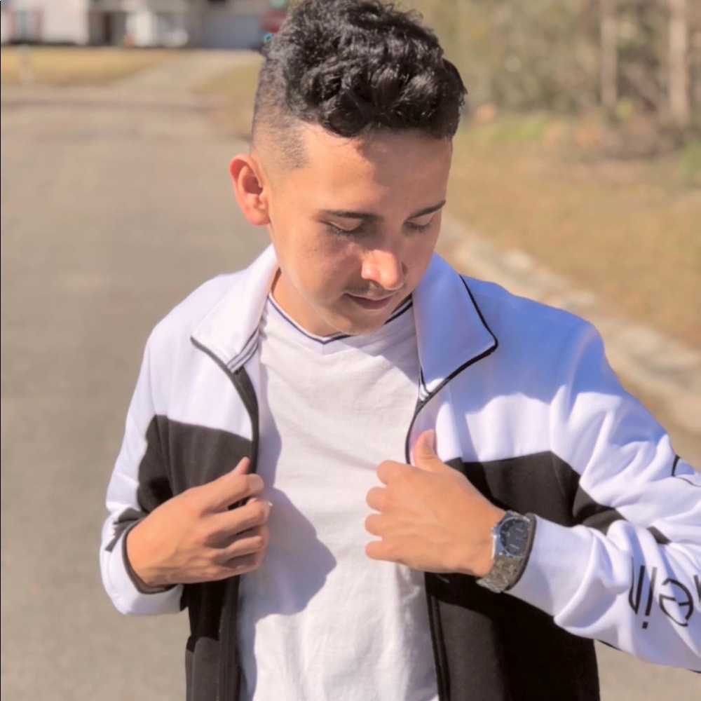 Meet your Posher, Jonathan